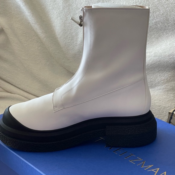 STUART WEITZMAN WHITE/BLK SHORT BOOTS💝HP - Picture 3 of 9